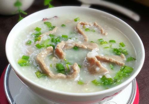 宝宝腹泻吃什么（宝宝腹泻吃什么辅食比较好）