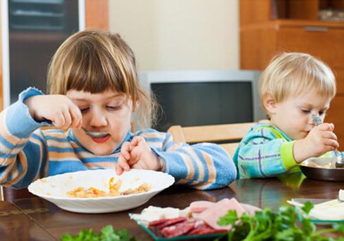 小孩积食会出现哪些症状 小孩积食会引发哪些症状表现