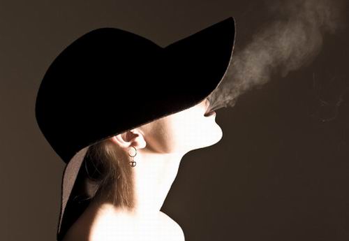 女性抽烟有什么危害（女人抽烟的危害性有哪些）