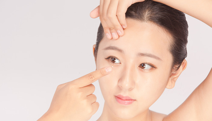 美瞳正反面怎么区分 日抛美瞳正反面怎么区分