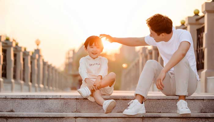 父爱之舟创作背景 父爱之舟创作背景与作者介绍