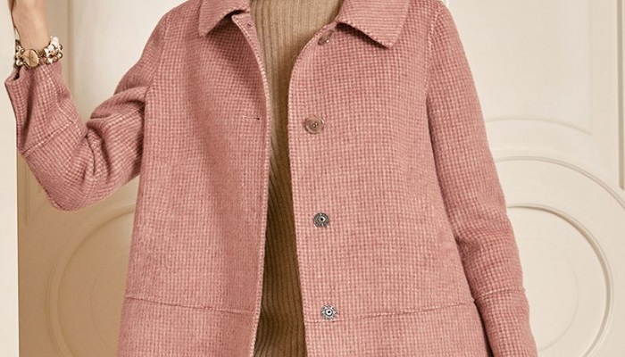 粉色毛呢大衣内搭什么  粉红色呢子大衣搭配