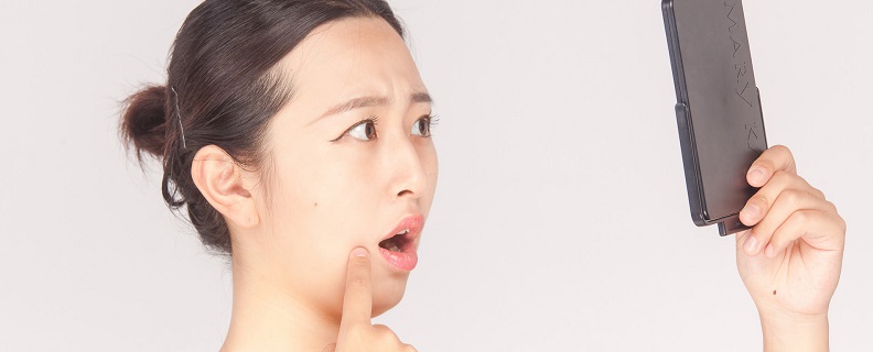 右脸颊长痘的原因是什么 右侧脸颊长痘是什么原因