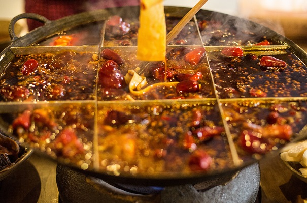 右脸颊长痘的原因是什么 右侧脸颊长痘是什么原因