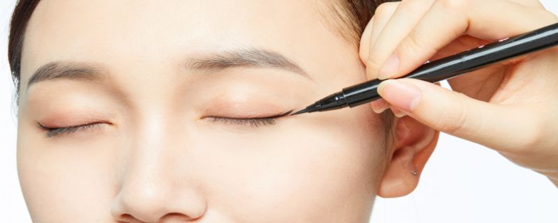 眼线笔买黑色还是棕色 黑色和棕色眼线笔哪个更好