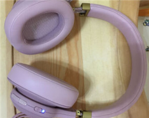 JBL E55BT Quincy版耳机怎么开机和关机