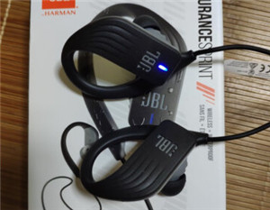 JBL Endurance Sprint耳机怎么检查电量