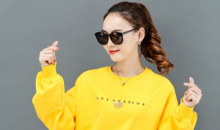 黄色卫衣搭配什么好看 黄色卫衣如何搭配