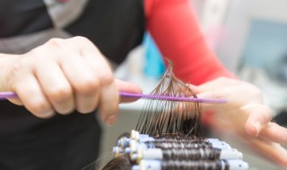 烫发拉直小窍门 简单一招就搞定