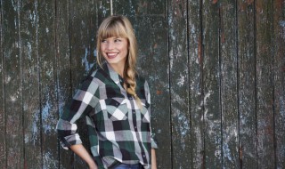 格子衬衫搭配什么裤子 格子衬衫搭配什么裤子好看