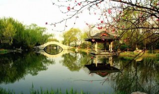 一城山色半城湖的上一句是什么 一城山色半城湖的出处