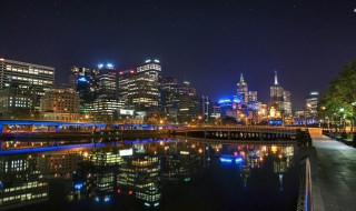 发说说夜景配一句话 发说说夜景配一句话有哪些