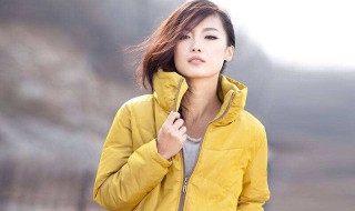 黄面包羽绒服短款搭配 这样穿时髦又保暖