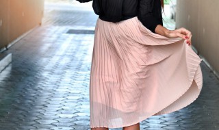 风琴裙穿搭技巧 如何搭配风琴裙