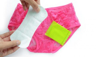 女生姨妈巾的正确穿法 月经护理