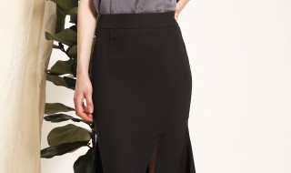 针织黑色开叉裙搭配 具体内容如下