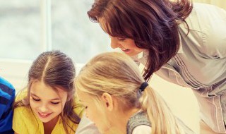 学习教育穿的正装叫什么 老师穿正装要穿什么样的