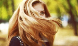 头发染爆顶怎么恢复 头发染爆顶怎么恢复比较好呢