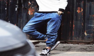 男士藏蓝色裤子搭配 如何配男士藏蓝色裤子