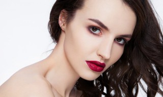 口红的正确使用方法 如何正确涂口红