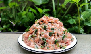 如何调制肉馅 调制肉馅做法如下