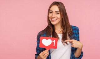 犯花痴是什么意思 犯花痴的解释