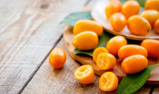 金桔银耳雪梨汤怎么做 金桔银耳雪梨汤的做法