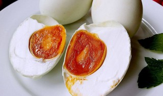 冬天腌制鸭蛋出油最好的方法 怎样制作冬天腌制鸭蛋出油