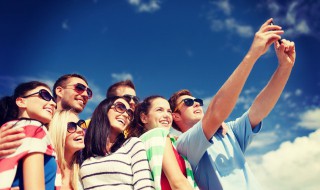 健身对着镜子拍照技巧（健身房对着镜子拍照姿势）