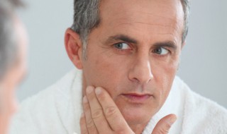 男生化妆简单方法步骤（男生化妆最简单的步骤）