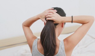 蓬松高马尾刘海扎做法步骤（高马尾齐刘海怎么扎）