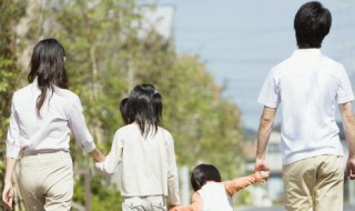 家长对孩子的心语（家长对孩子的心语心愿怎么写100字初中的）