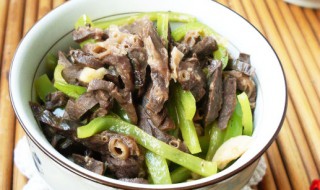 酸辣肺丝如何做（酸辣肺丝如何做好吃）
