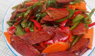 熏肠炒胡萝卜如何做（熏肠炒胡萝卜如何做好吃窍门）