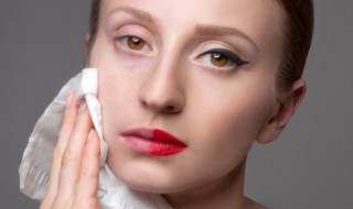 卸妆水正确使用方法 卸妆水正确使用方法图解