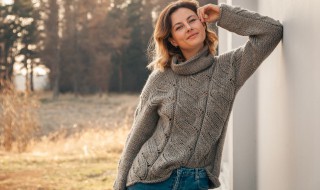 毛衣的穿搭方法（毛衣的穿搭方法图解）