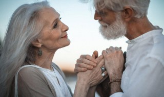 及尔携老与白头偕老的意思 及尔携老与白头偕老释义