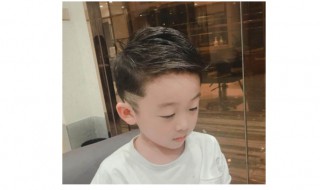 如何给宝宝剪头发造型（婴幼儿怎么剪头发剪出发型）