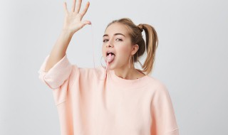 宽肩厚背女生的穿搭技巧（宽肩厚背女生的穿搭技巧图）