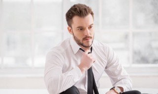 二十多岁男生搭配衣服的技巧(二十多岁男生搭配衣服的技巧有哪些)