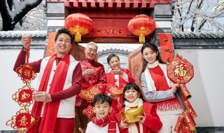 描写一家人过年的句子 描写一家人过年的句子一年级