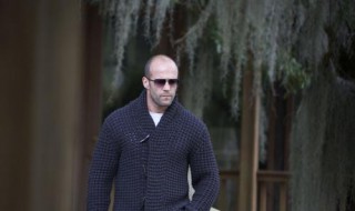 30岁光头男士穿衣搭配技巧（光头中年男人穿衣服搭配图片）