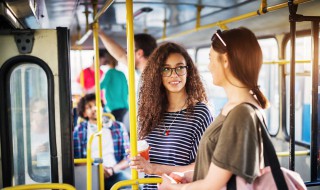 安全出行手抄报内容文字（一盔一带安全出行手抄报内容文字）