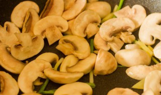 口蘑没熟会中毒吗（口蘑半生不熟的吃会中毒吗）