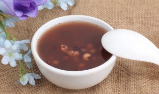 红豆薏米茶熬出来是什么颜色（红豆薏米水颜色）