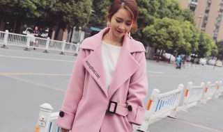 粉红色的外套配什么裤子啊 粉红色外套怎么搭配裤子