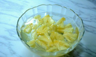 菠萝用盐水泡完还用清水洗吗 菠萝用盐水泡后还需要清洗吗