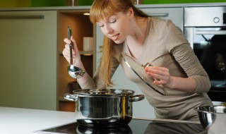 蘑菇白菜鸡蛋汤怎么做 蘑菇白菜鸡蛋汤的做法