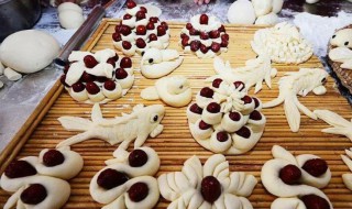 过年的时候吃些什么呢 过年的时候吃些什么呢英文