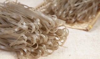 红薯粉丝的做法（鱼头煮红薯粉丝的做法）